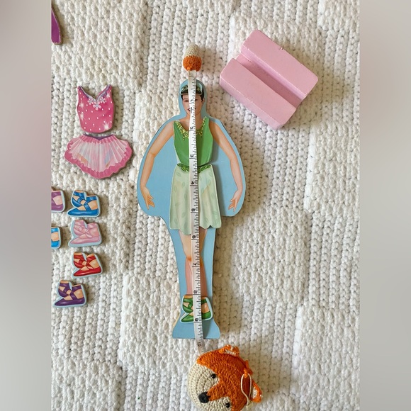 Melissa & Doug Wooden Magnetic Ballerina Dress up - Picture 8 of 8